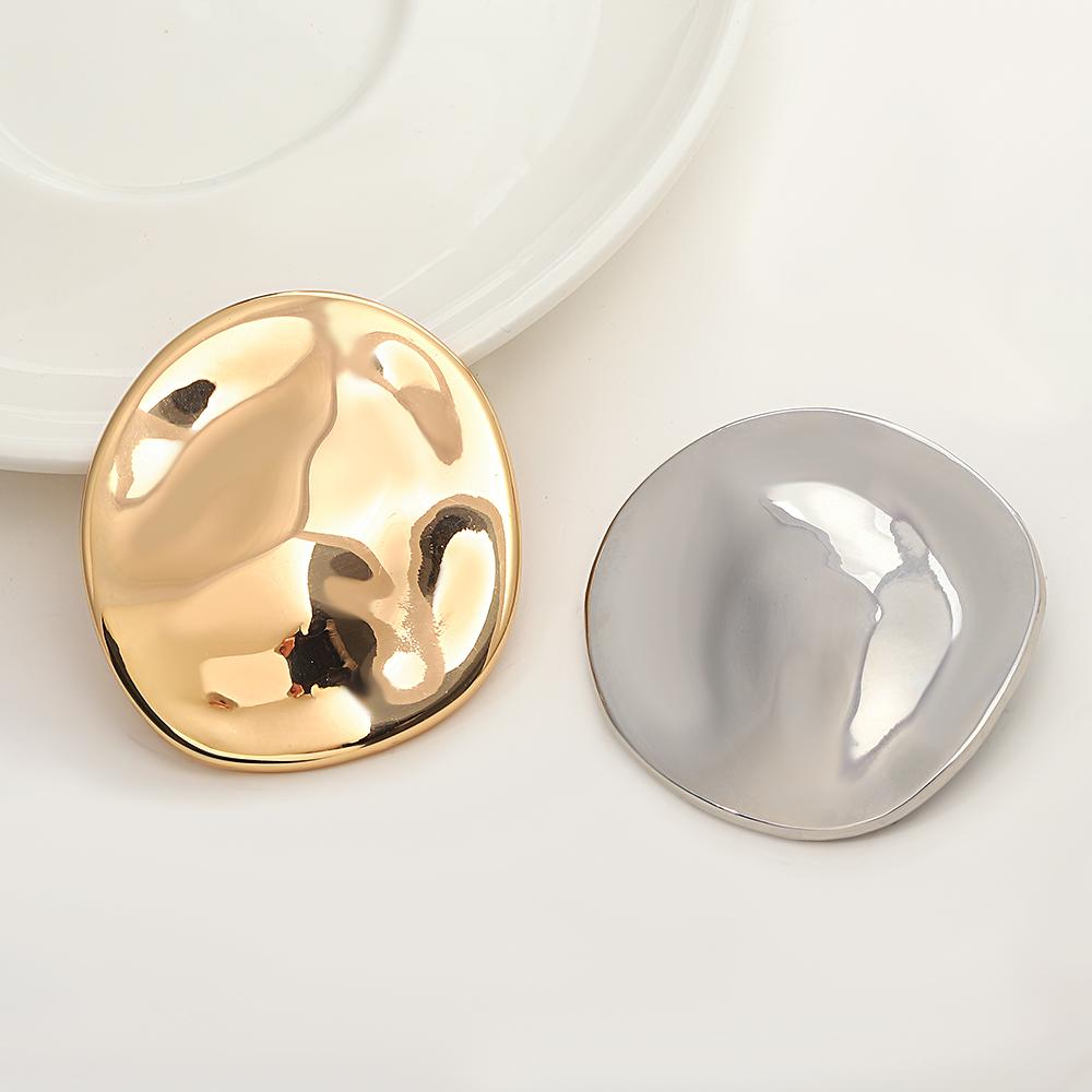 Minimalist brooch